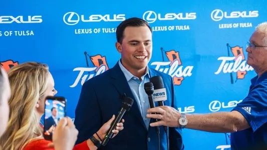 Man answers reporters